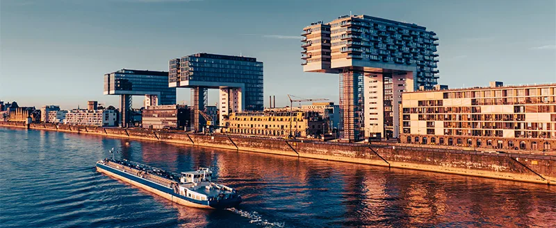 Die Kranhäuser im Kölner Rheinauhafen, Standort von ebiscon in Köln